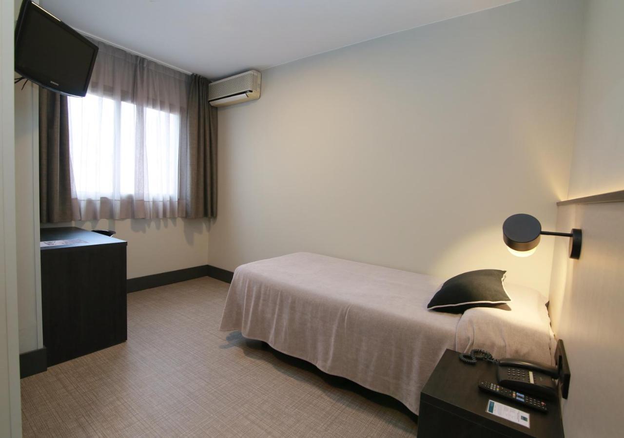 Hotel Esplugues Esplugues de Llobregat Extérieur photo